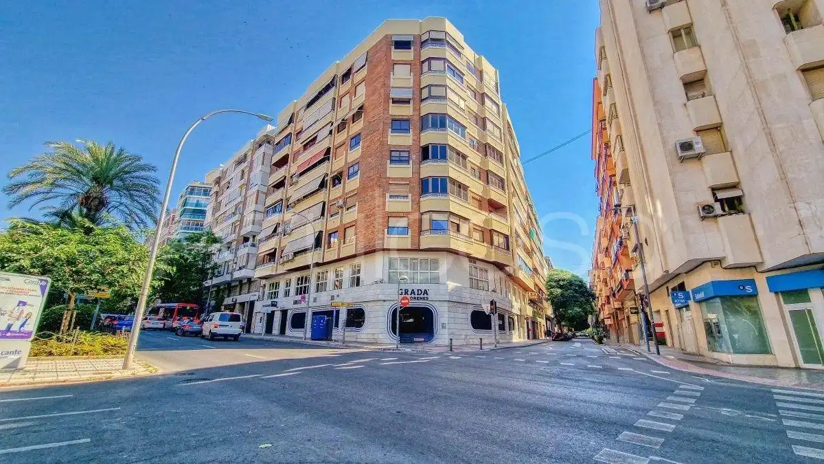 Piso con ascensor en venta en Calle Calle Pintor Lorenzo Casanova
