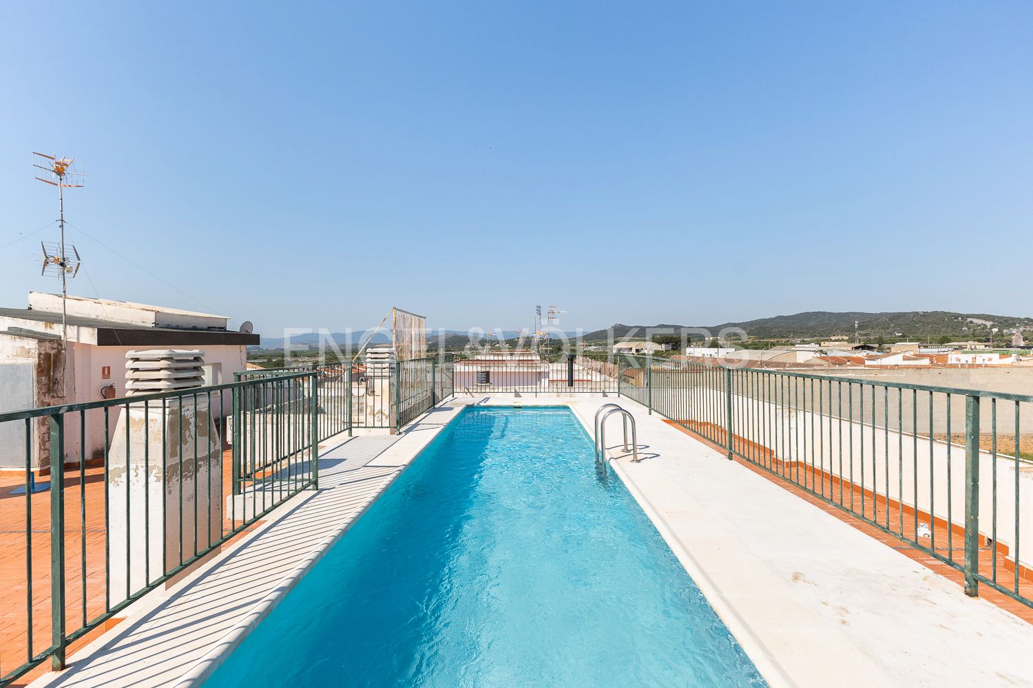 Swimming pool of Attic for sale in Casinos  with Air Conditioner, Heating and Storage room