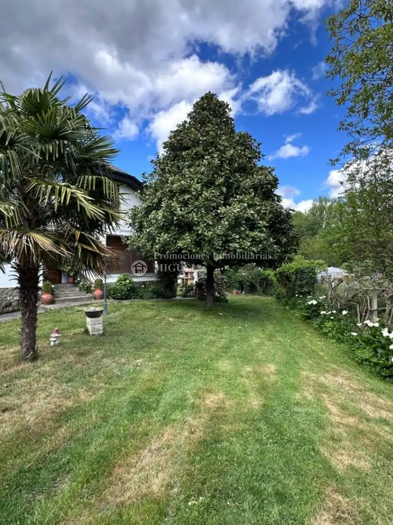 Detached house with garden for sale in Verín