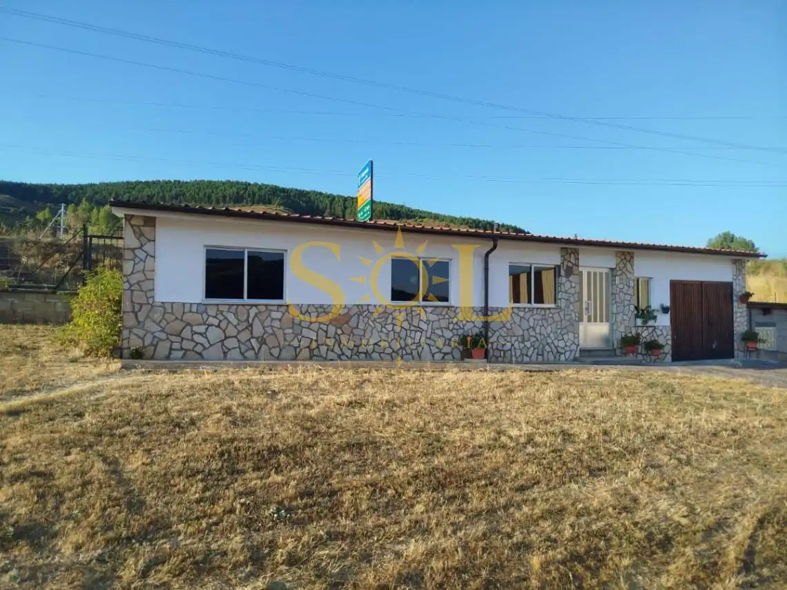 Vista exterior de Casa o chalet en venta en Carrocera con Calefacción, Jardín privado y Terraza