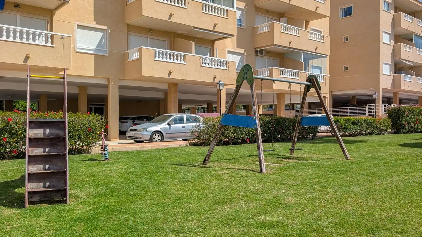 Parking de Casa adosada en venta en Santa Pola con Aire acondicionado, Terraza y Piscina