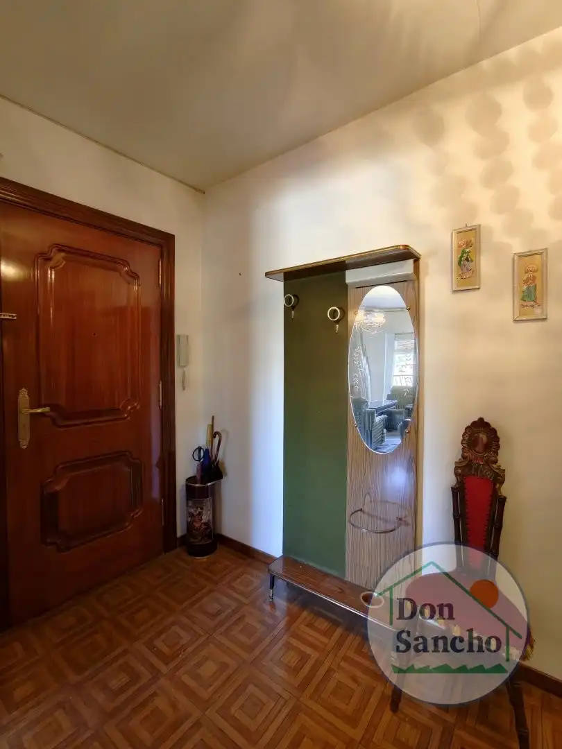Piso en venta en Viana de Cega con Terraza, Trastero y Amueblado