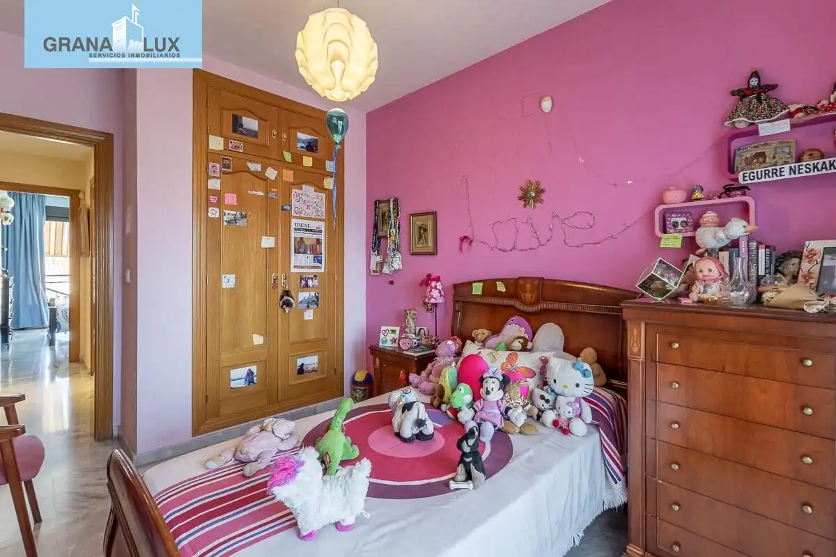 Bedroom of Flat for sale in Granada  with Air Conditioner, Heating and Terrace