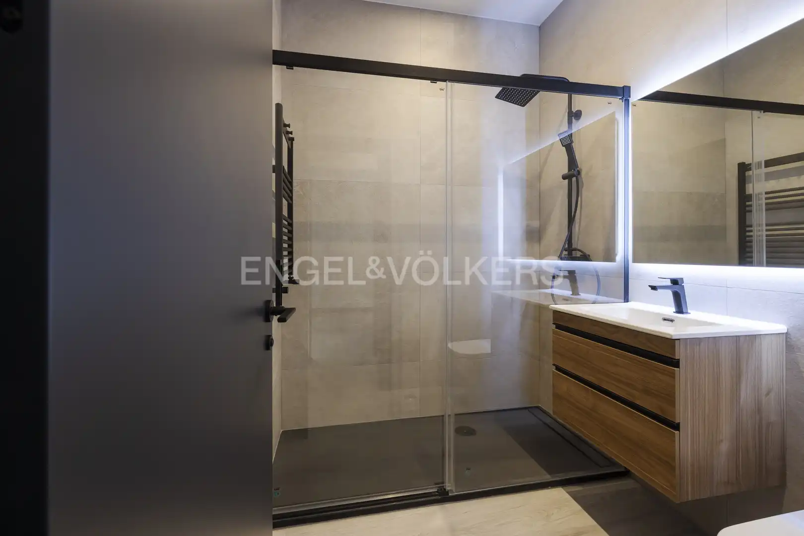 Badezimmer von Wohnung zur Miete in Madrid mit Klimaanlage, Heizung und Möbliert