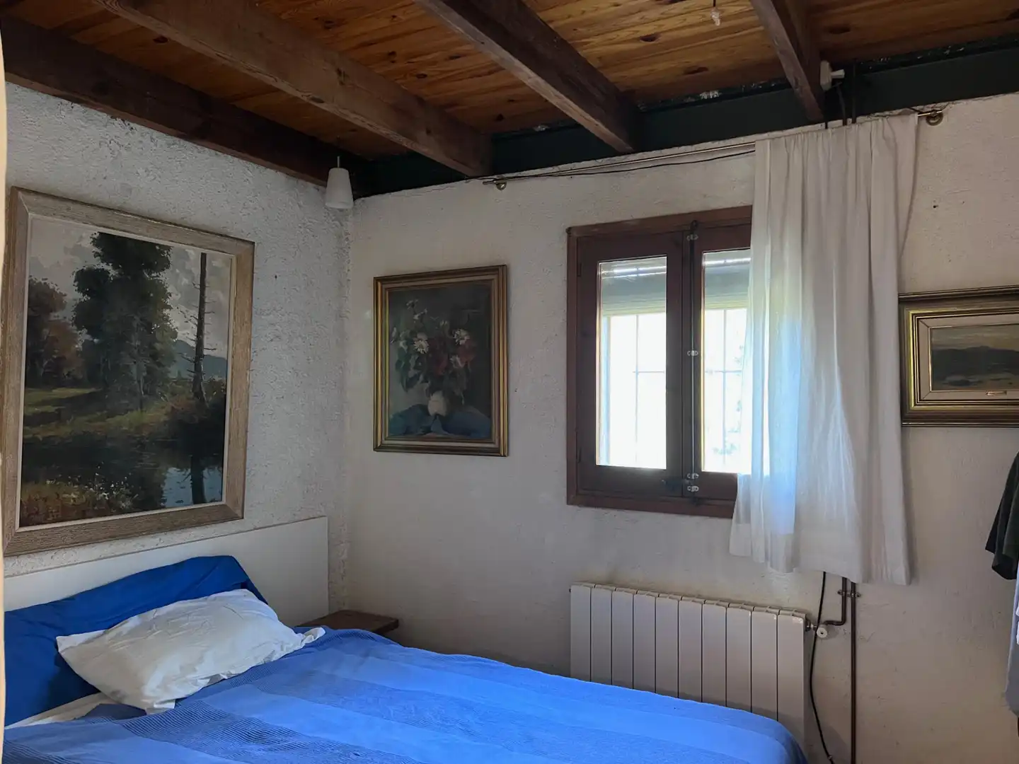 Dormitori de Finca rústica en venda en Mieres (Girona) amb Aire condicionat, Jardí privat i Parquet