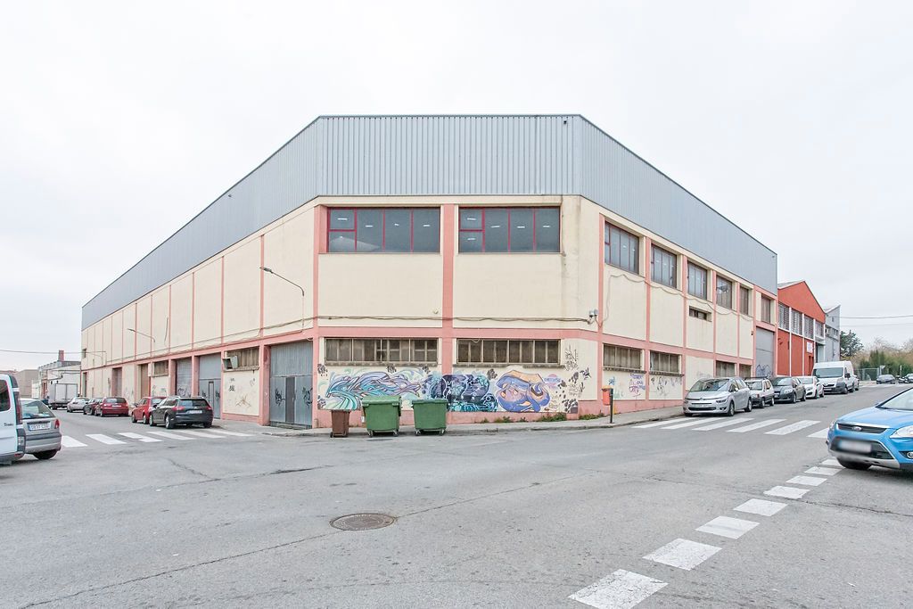 Vista exterior de Nau industrial en venda en Terrassa