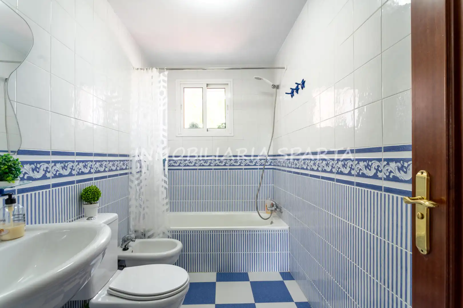 Bathroom of Detached homes for sale in Espartinas  with Air Conditioner and Heating