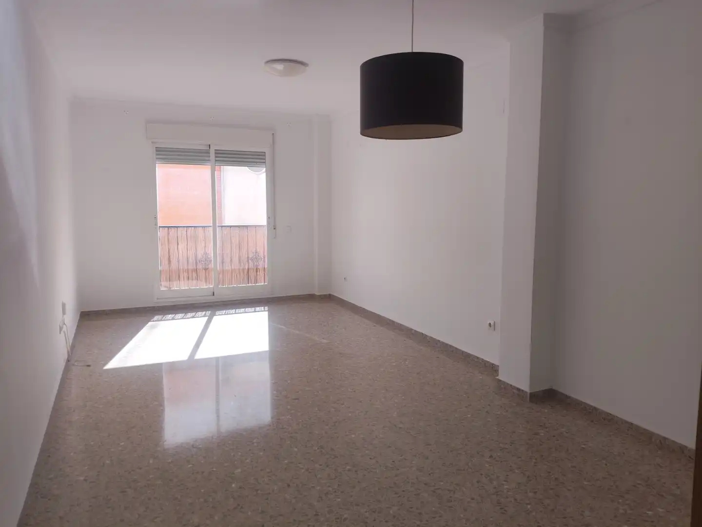 Sala de estar de Piso en venta en La Font d'en Carròs con Aire acondicionado, Balcón y Piscina comunitaria