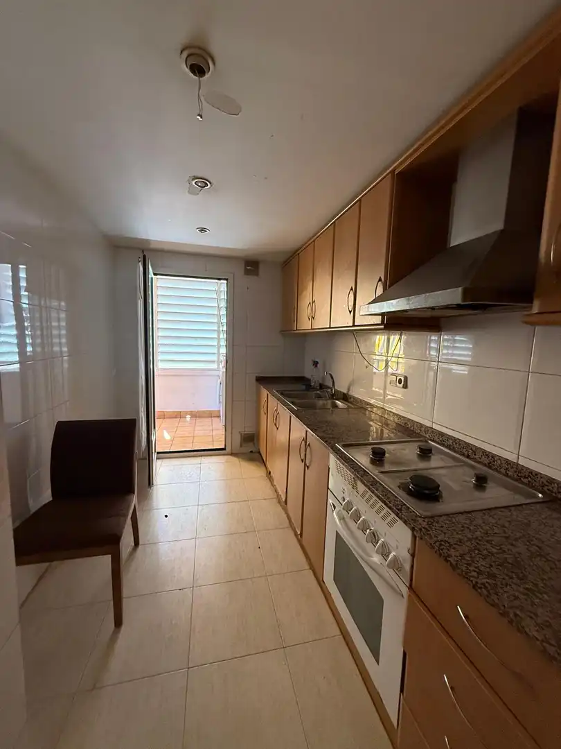 Cocina de Piso en venta en L'Hospitalet de Llobregat con Balcón