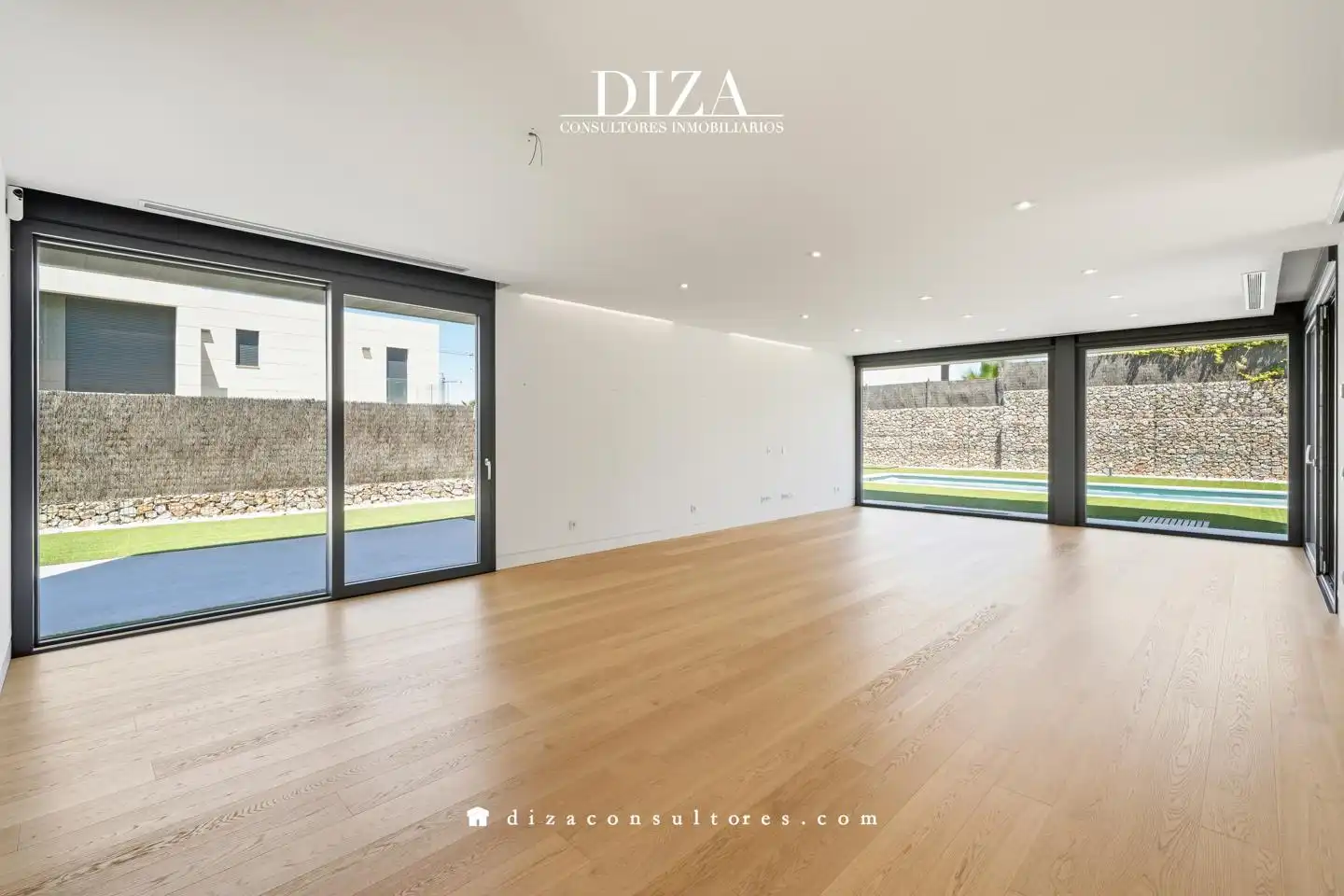 Vista exterior de Casa o xalet de lloguer en Majadahonda amb Aire condicionat, Calefacció i Jardí privat