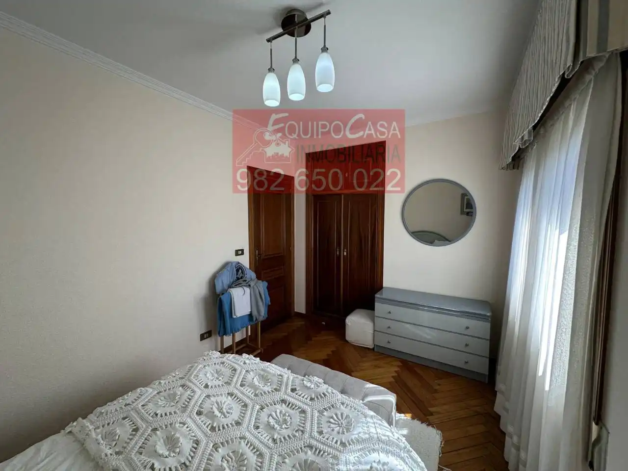 Dormitori de Casa o xalet en venda en Lugo amb Calefacció, Jardí privat i Parquet