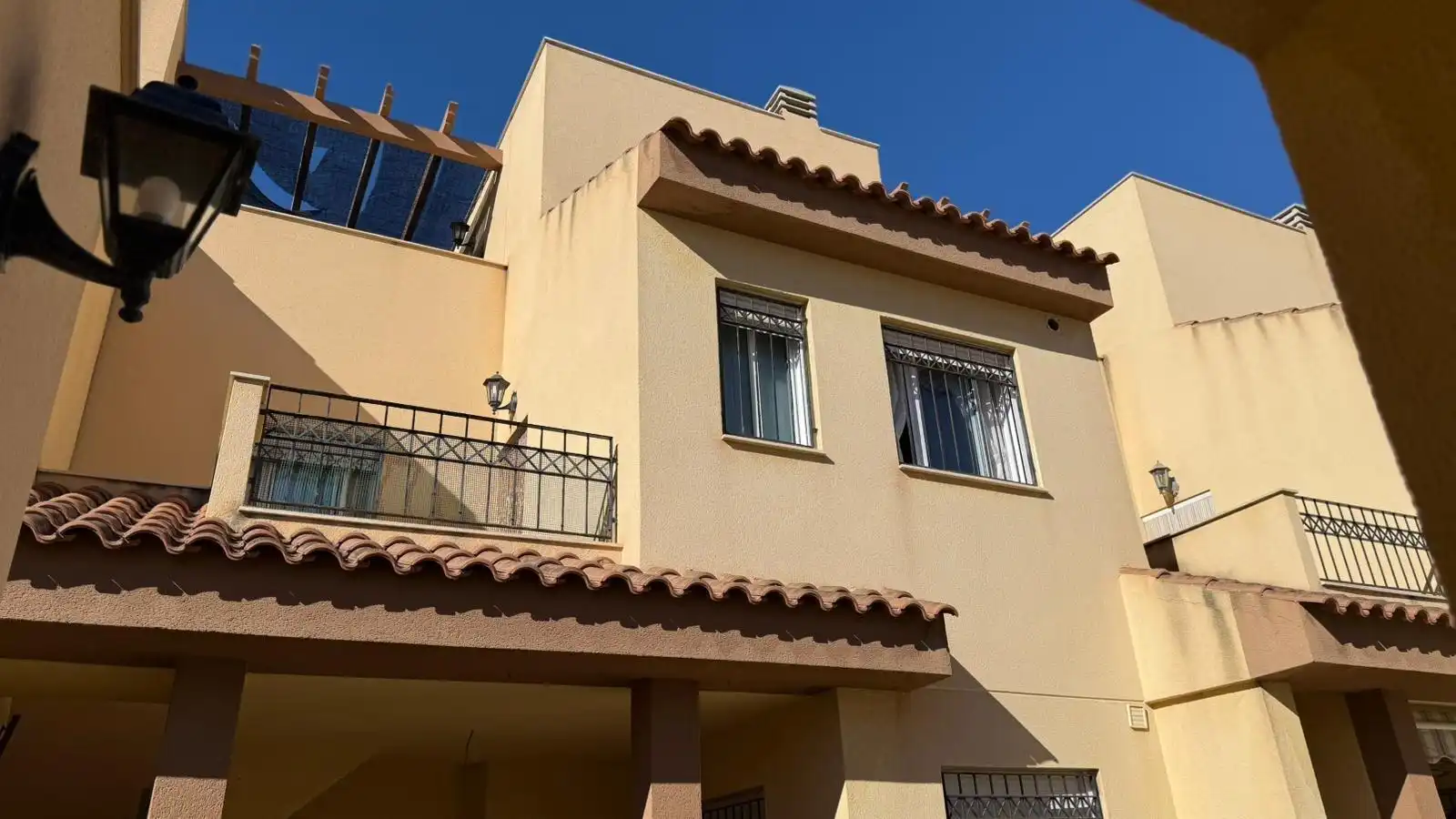 Vista exterior de Dúplex en venta en San Pedro del Pinatar con Terraza, Amueblado y Piscina comunitaria