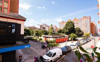 Vista exterior de Pis en venda en Gijón  amb Calefacció, Parquet i Terrassa