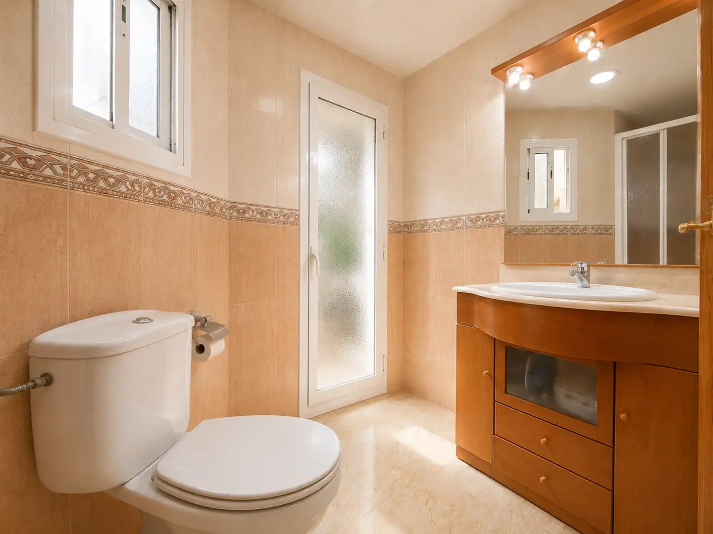 Bathroom of Flat for sale in Santa Coloma de Gramenet  with Air Conditioner, Heating and Washing machine