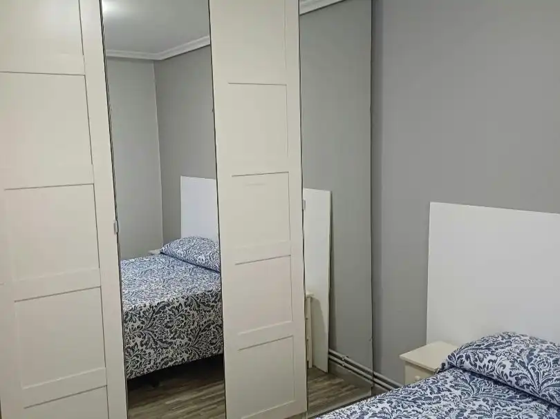 Schlafzimmer von Wohnung zur Miete in Santander