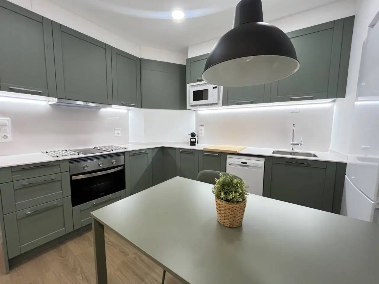 Cocina de Estudio de alquiler en Barcelona con Aire acondicionado, Calefacción y Parquet