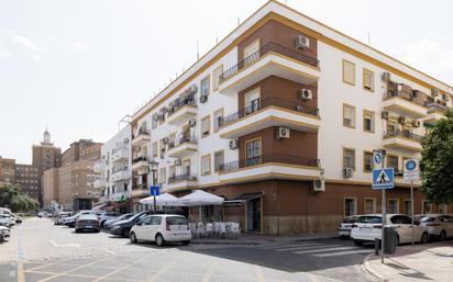 Exterior view of Apartment for sale in  Sevilla Capital  with Air Conditioner and Terrace