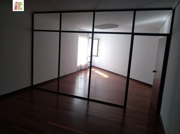 Oficina amb ascensor en venda a Algorta