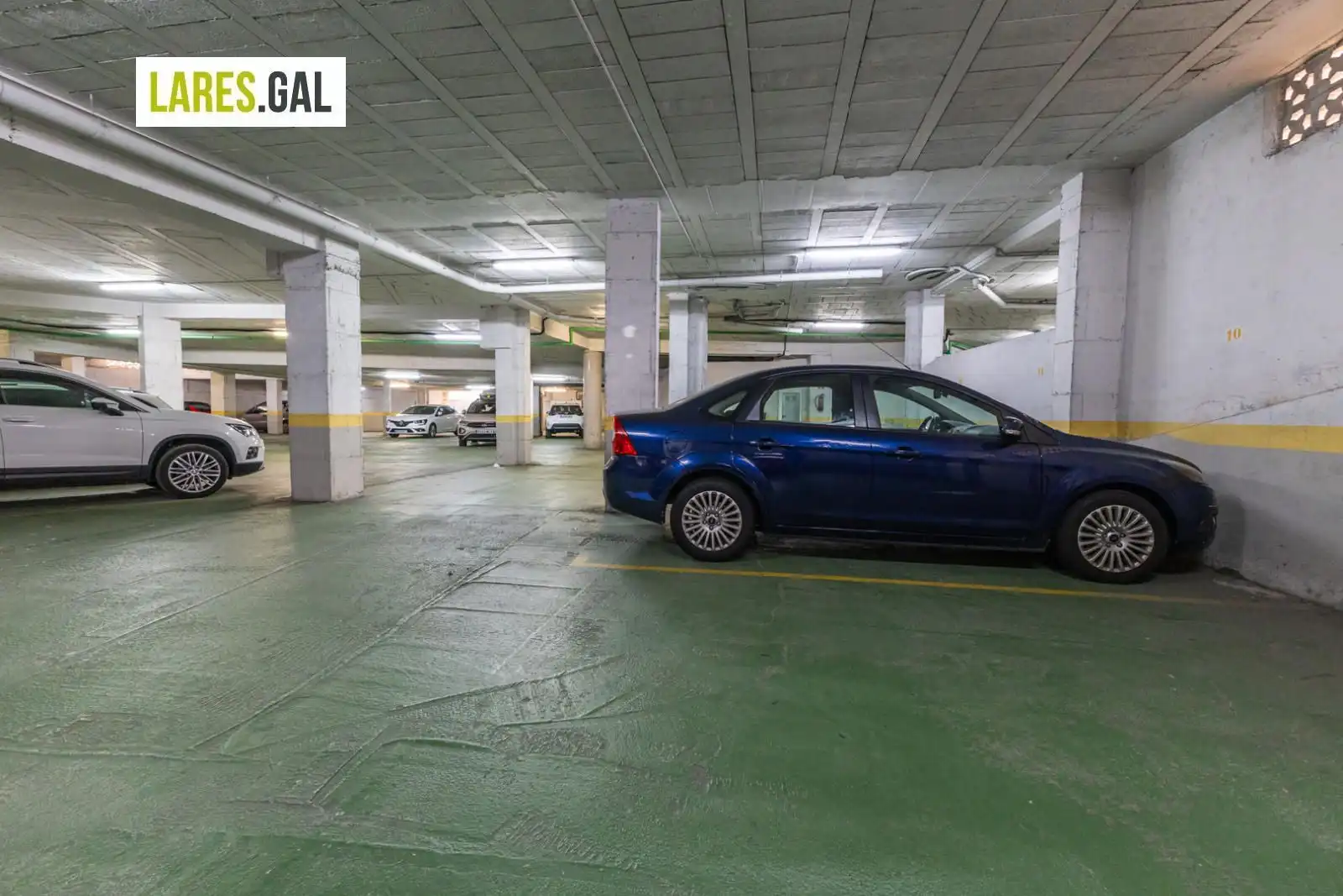Parkplatz von Garage zum Verkauf in Cangas 