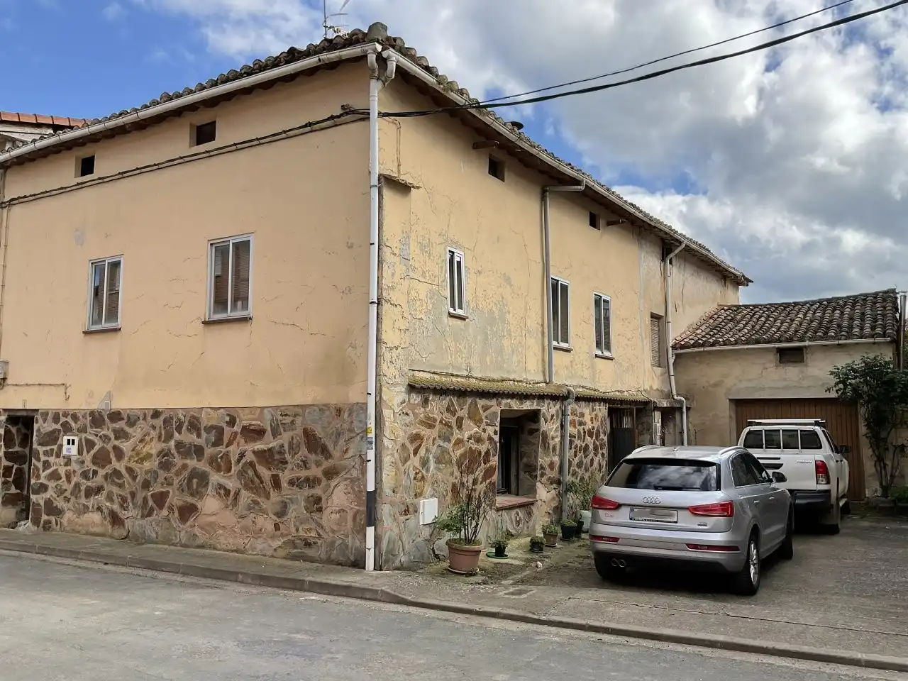Exterior view of Houses for sale in Fresno de Río Tirón  with Heating and Furnished