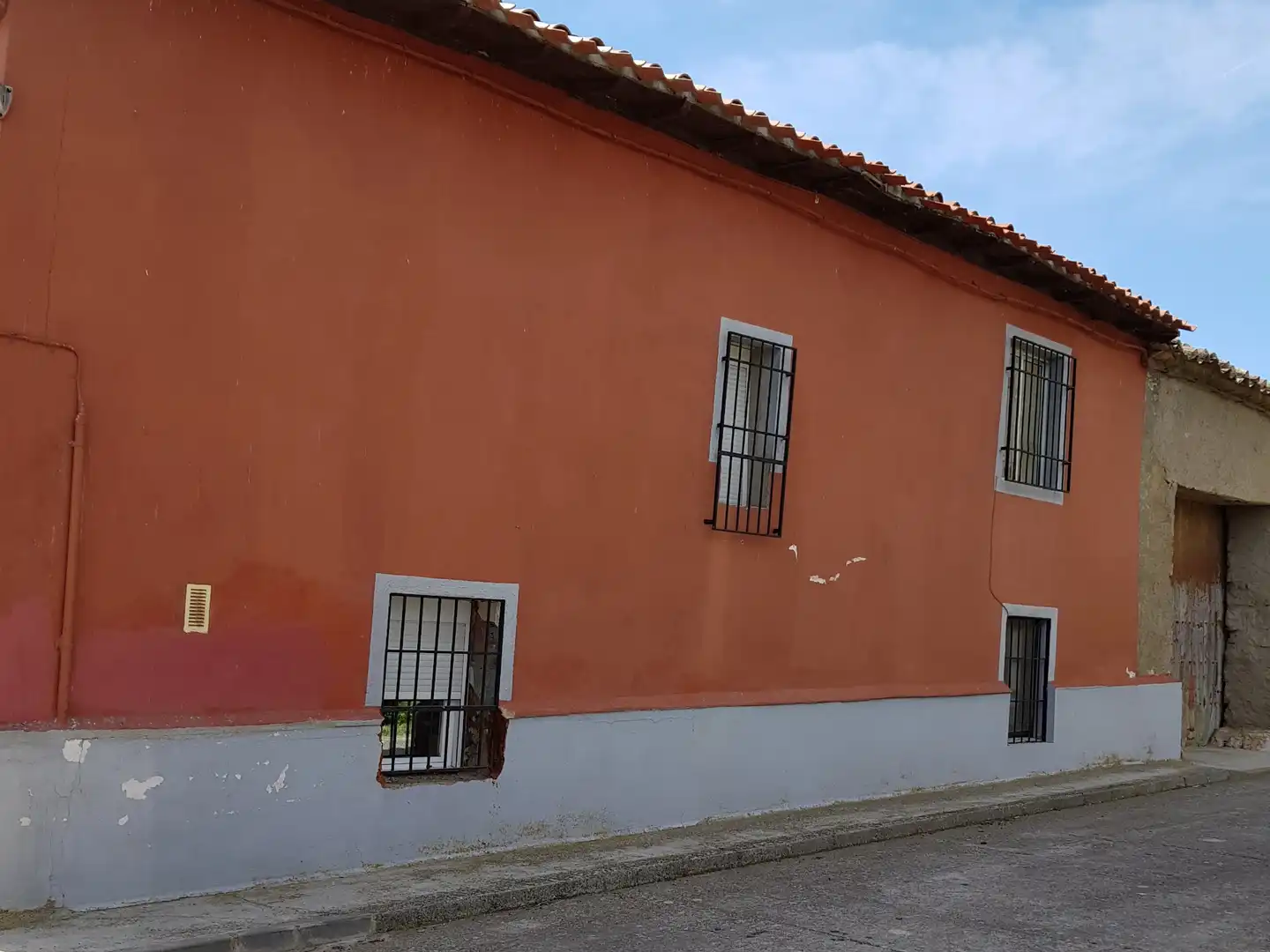 Exterior view of Houses for sale in Casasola de Arión  with Balcony