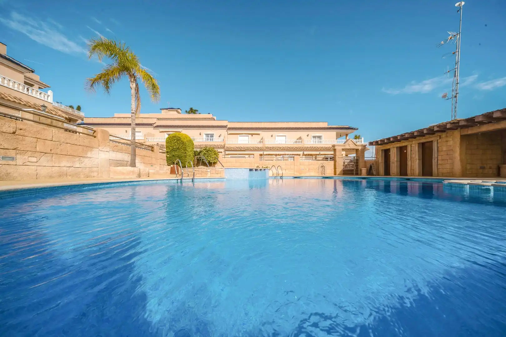 Piscina de Casa adosada en venda en Orihuela amb Aire condicionat, Terrassa i Traster