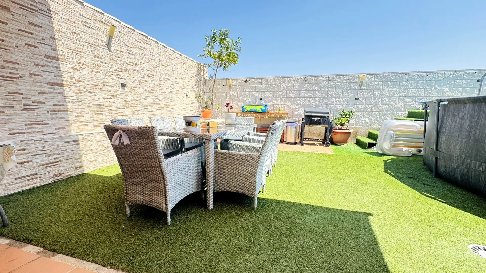 Terrassa de Casa o xalet en venda en Cedillo del Condado amb Aire condicionat, Calefacció i Jardí privat