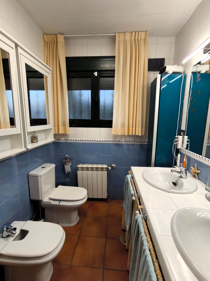 Bathroom of Single-family semi-detached for sale in Galapagar  with Heating, Private garden and Terrace