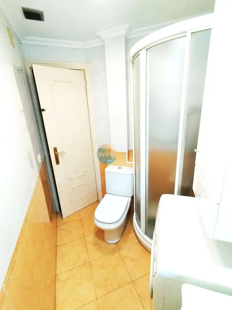 Baño de Piso de alquiler en Salamanca con Calefacción, Terraza y Amueblado