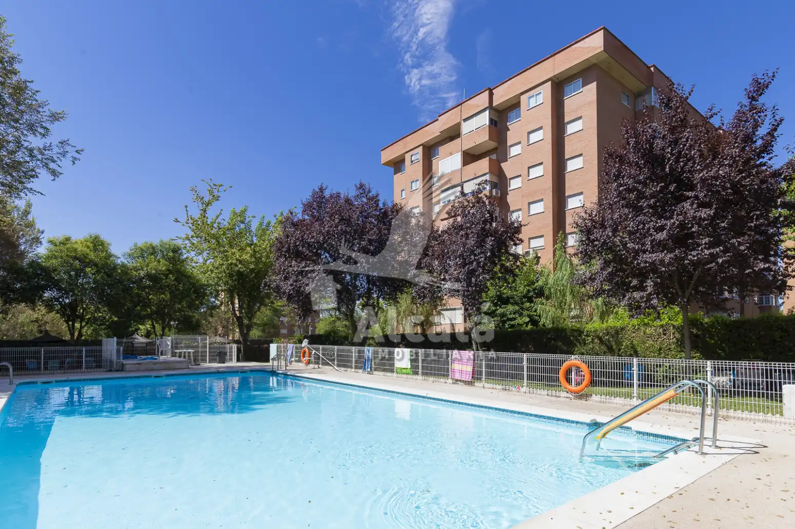 Piscina de Piso en venta en Madrid con Calefacción, Jardín privado y Piscina