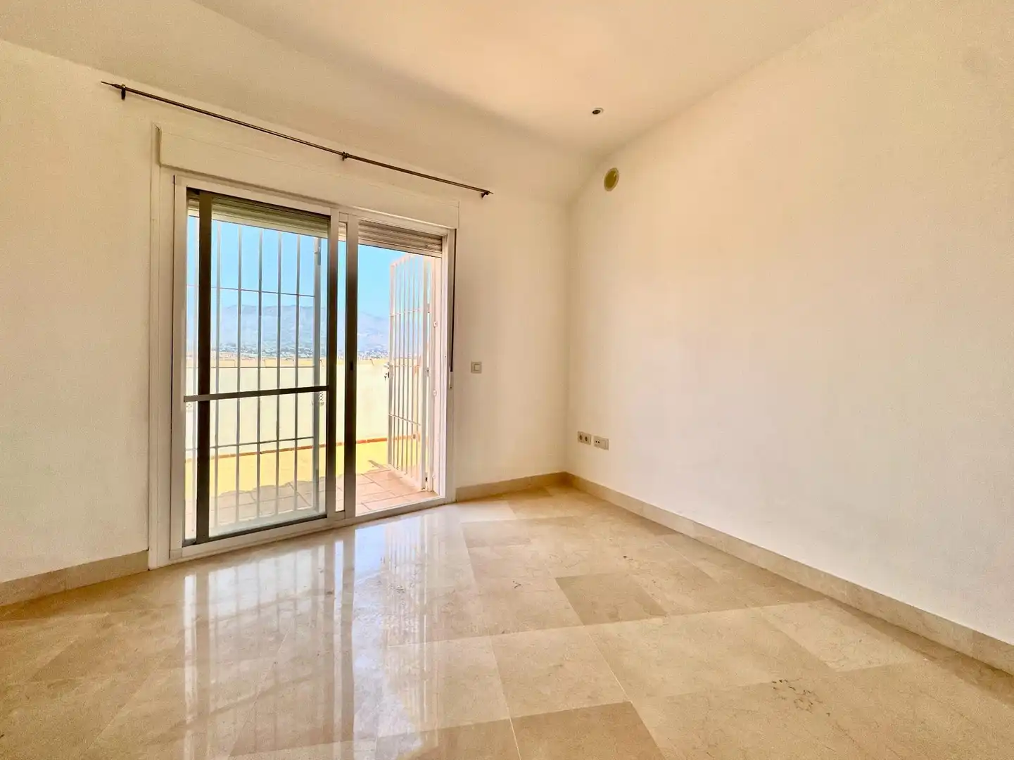 Ático con ascensor en venta en Castillo Sohail - Myramar, imagen 17