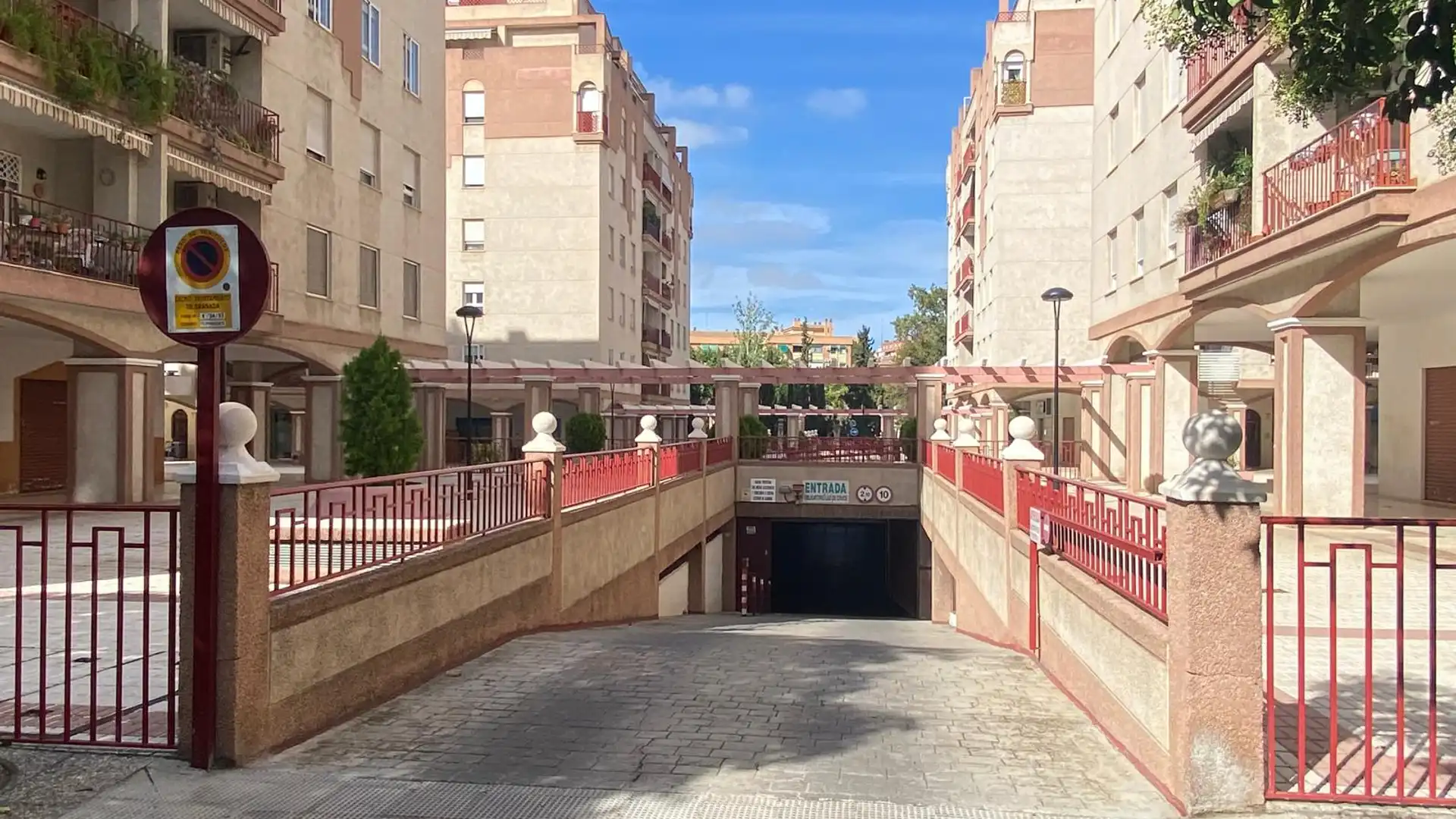 Vista exterior de Garaje en venta en  Granada Capital