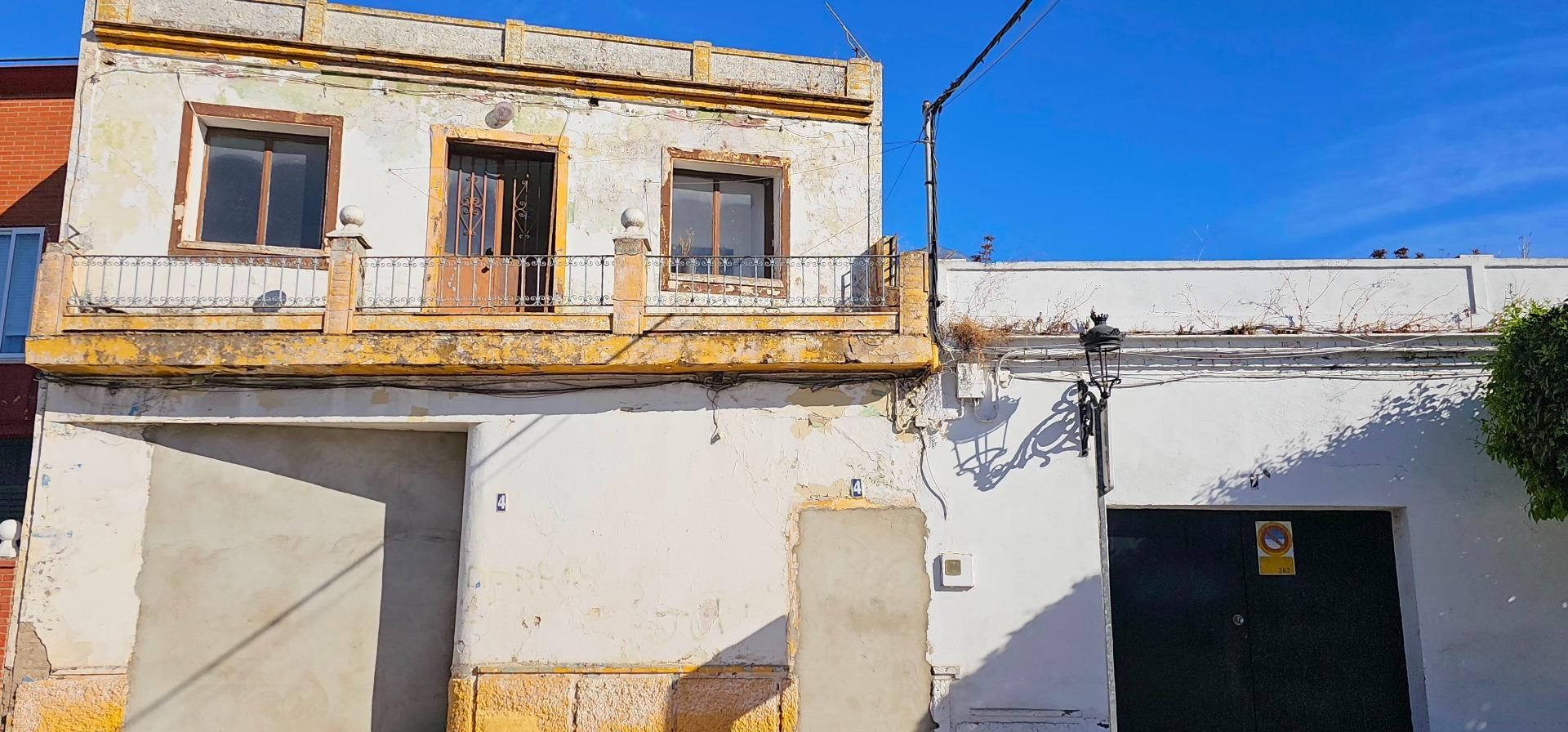 Exterior view of Single-family semi-detached for sale in La Algaba