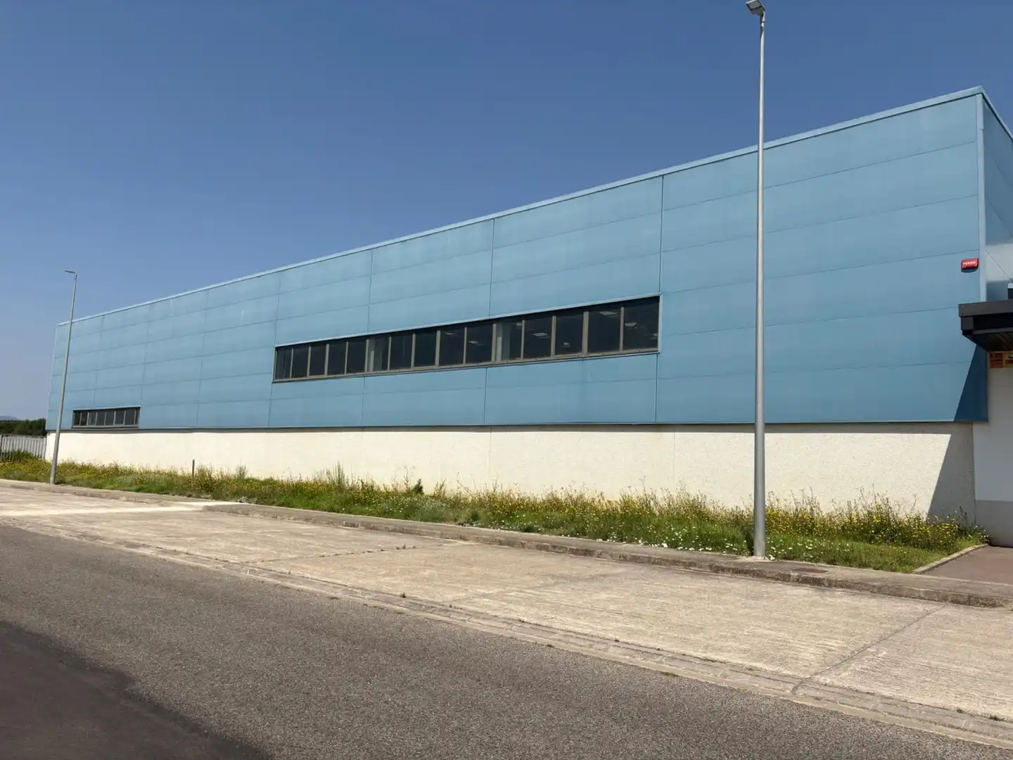 Vista exterior de Nave industrial en venta en Camponaraya