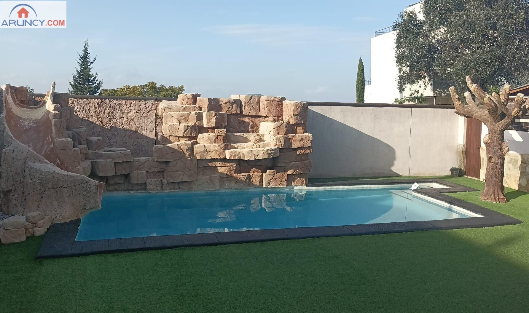Piscina de Casa o xalet en venda en Montequinto amb Aire condicionat, Calefacció i Jardí privat