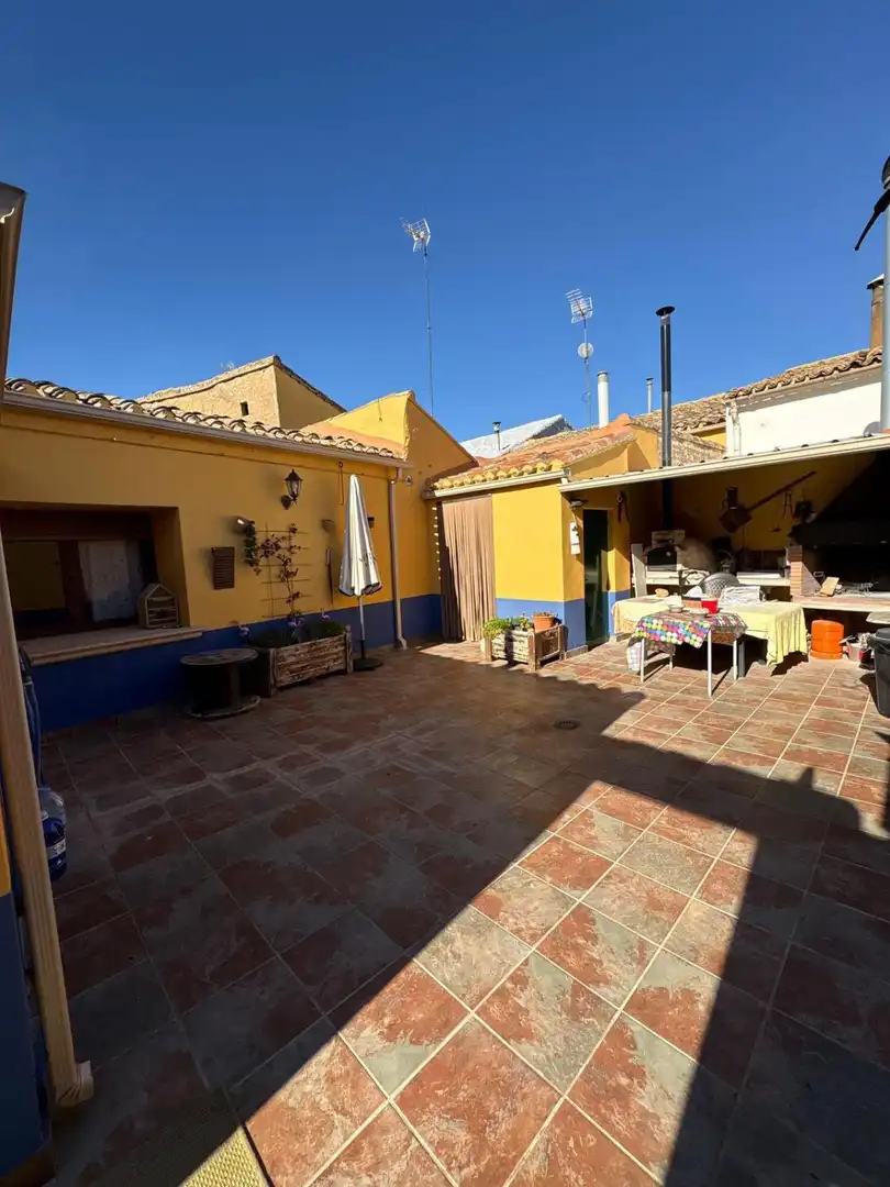 Vista exterior de Casa o xalet en venda en Villagarcía del Llano amb Calefacció i Traster