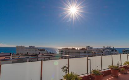 Vista exterior de Àtic en venda en Calella amb Aire condicionat, Terrassa i Balcó