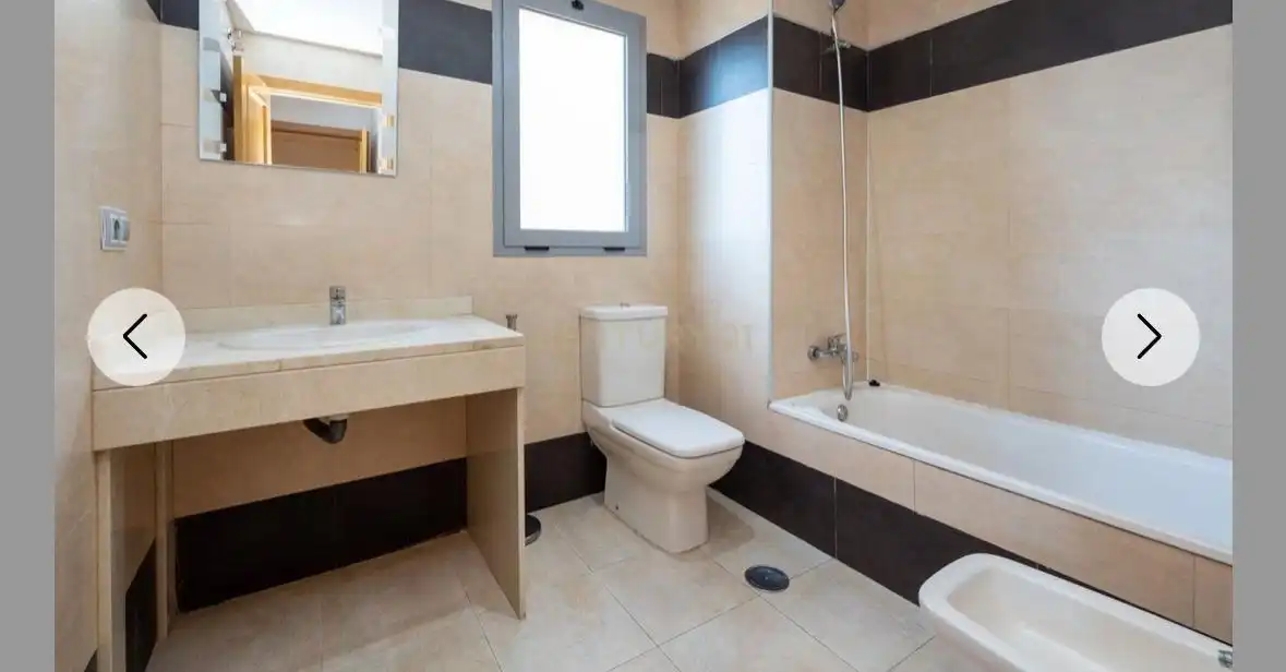 Badezimmer von Wohnungen zur Miete in Granada mit Klimaanlage, Privatgarten und Gemeinschaftspool