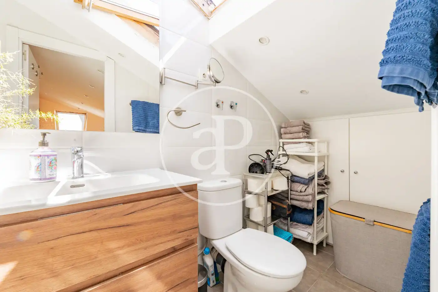 Baño de Ático en venta en Madrid con Aire acondicionado y Terraza