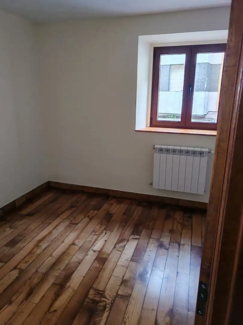 Habitación de Piso en venta en Vegadeo con Calefacción, Parquet y Trastero