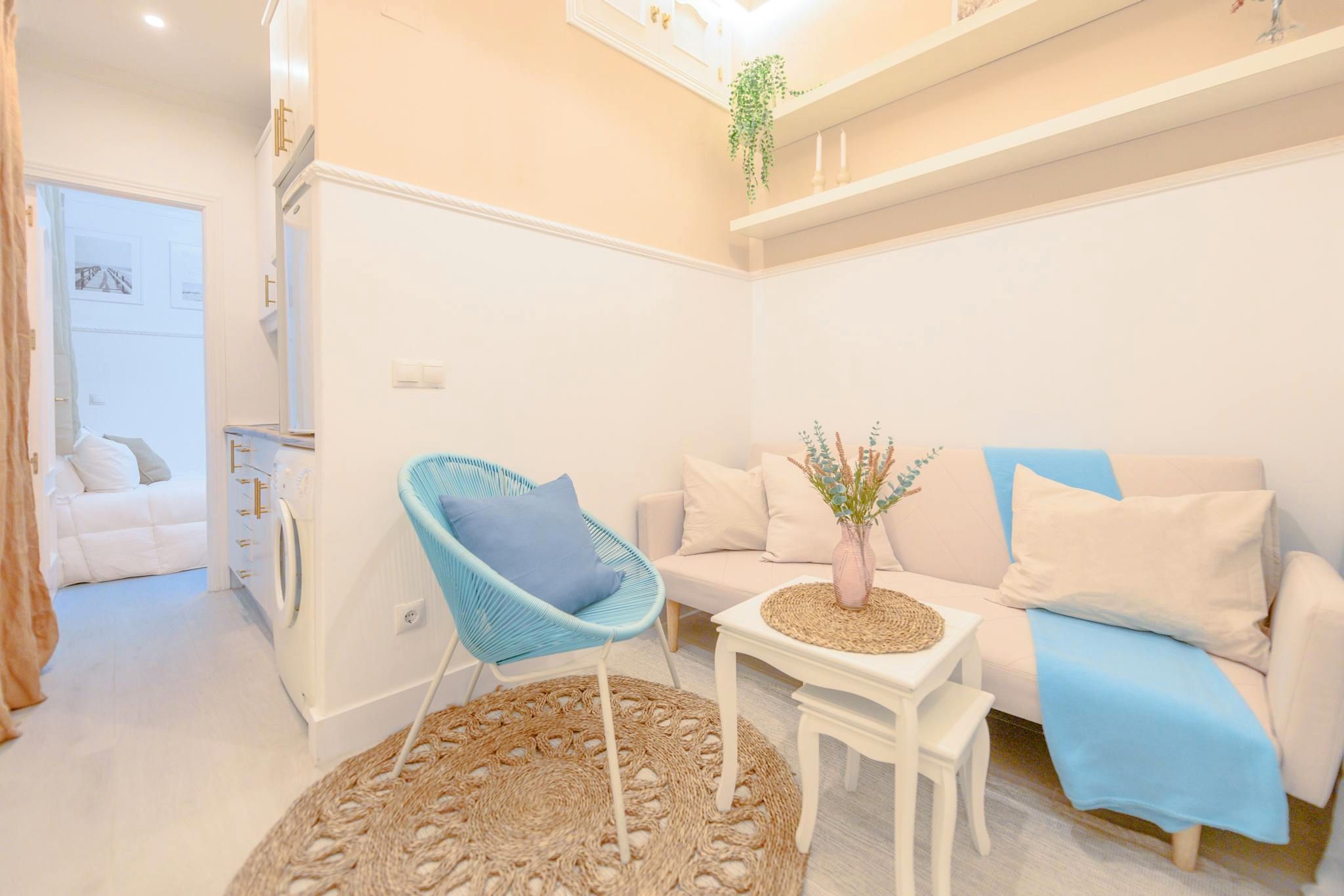 Sala de estar de Piso de alquiler en  Madrid Capital con Aire acondicionado, Calefacción y Amueblado