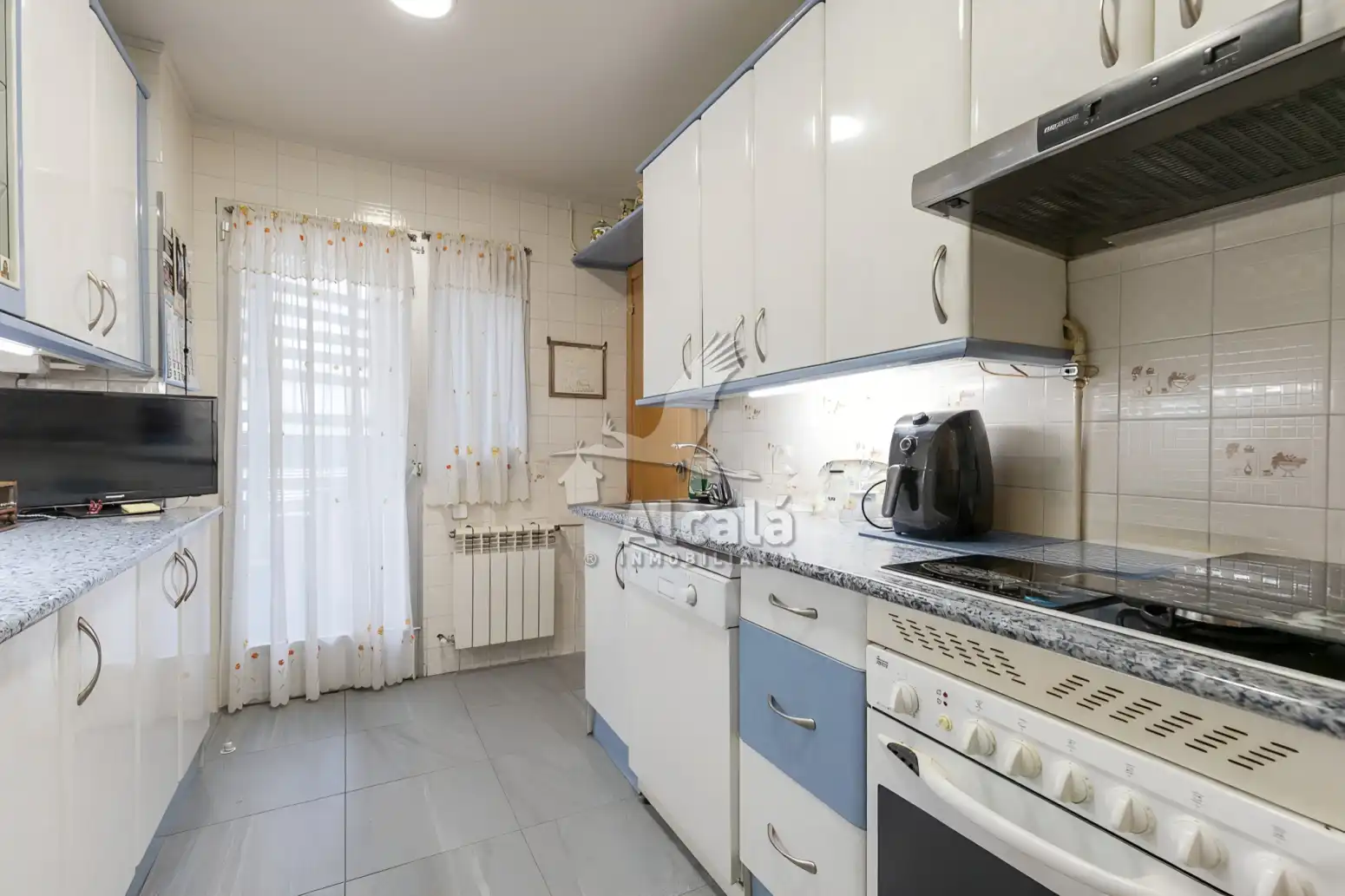 Cocina de Piso en venta en Coslada con Aire acondicionado, Calefacción y Jardín privado