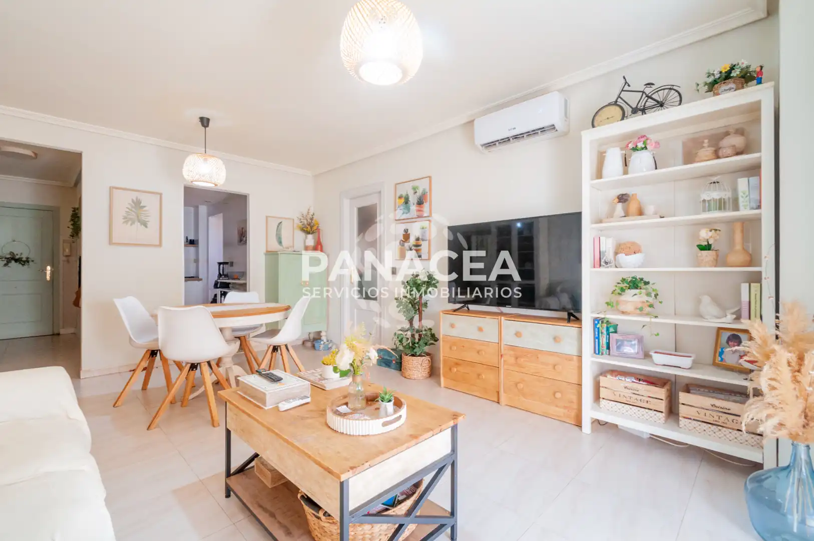 Außenansicht von Wohnung zum Verkauf in Roquetas de Mar mit Möbliert, Ofen und Mikrowelle