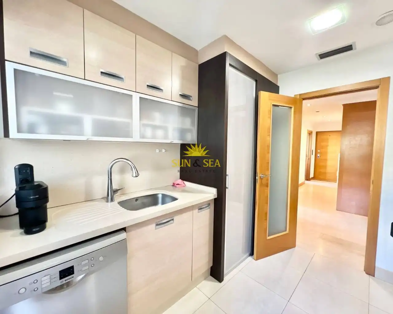 Cocina de Apartamento de alquiler en Guardamar del Segura con Aire acondicionado, Calefacción y Piscina