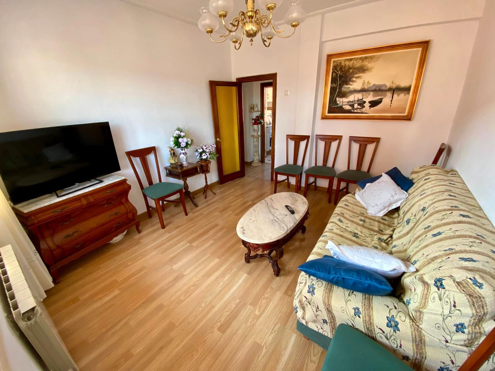 Sala d'estar de Pis en venda en Gijón  amb Calefacció, Parquet i Terrassa