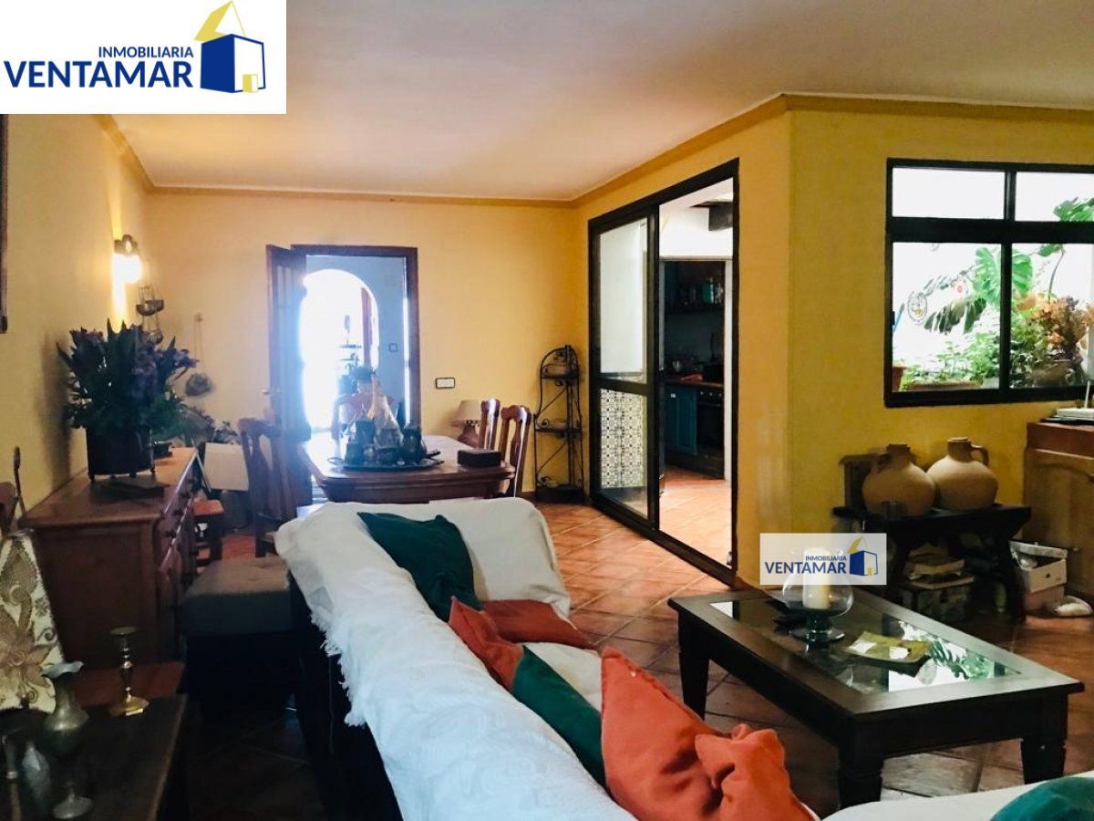 Sala d'estar de Casa o xalet en venda en San Roque amb Calefacció, Terrassa i Traster