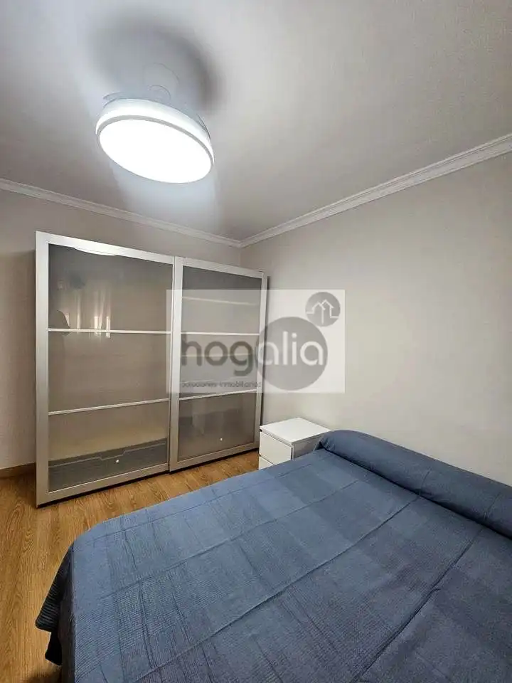 Bedroom of Flat for rent in Sevilla  with Air Conditioner, Terrace and Furnished