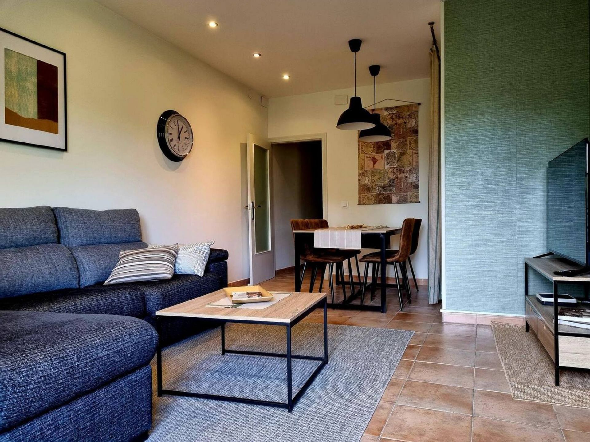 Sala d'estar de Pis de lloguer en  Logroño amb Aire condicionat, Moblat i TV