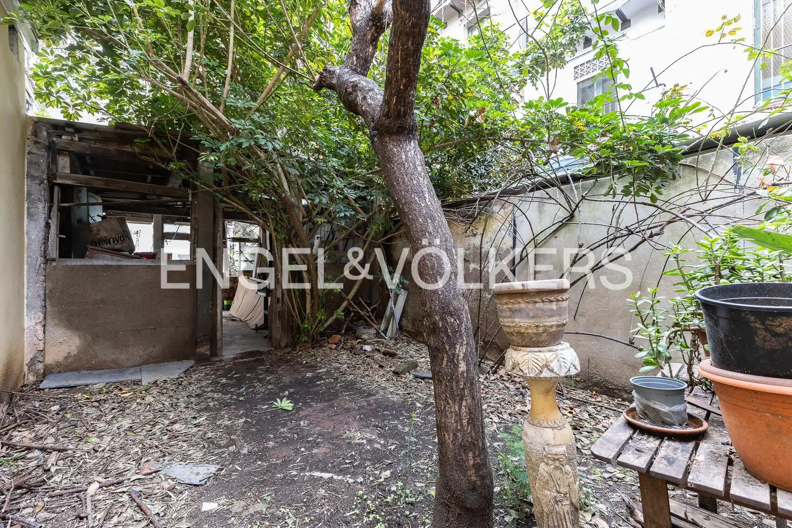 Wohnung zum Verkauf in Barcelona mit Heizung und Privatgarten