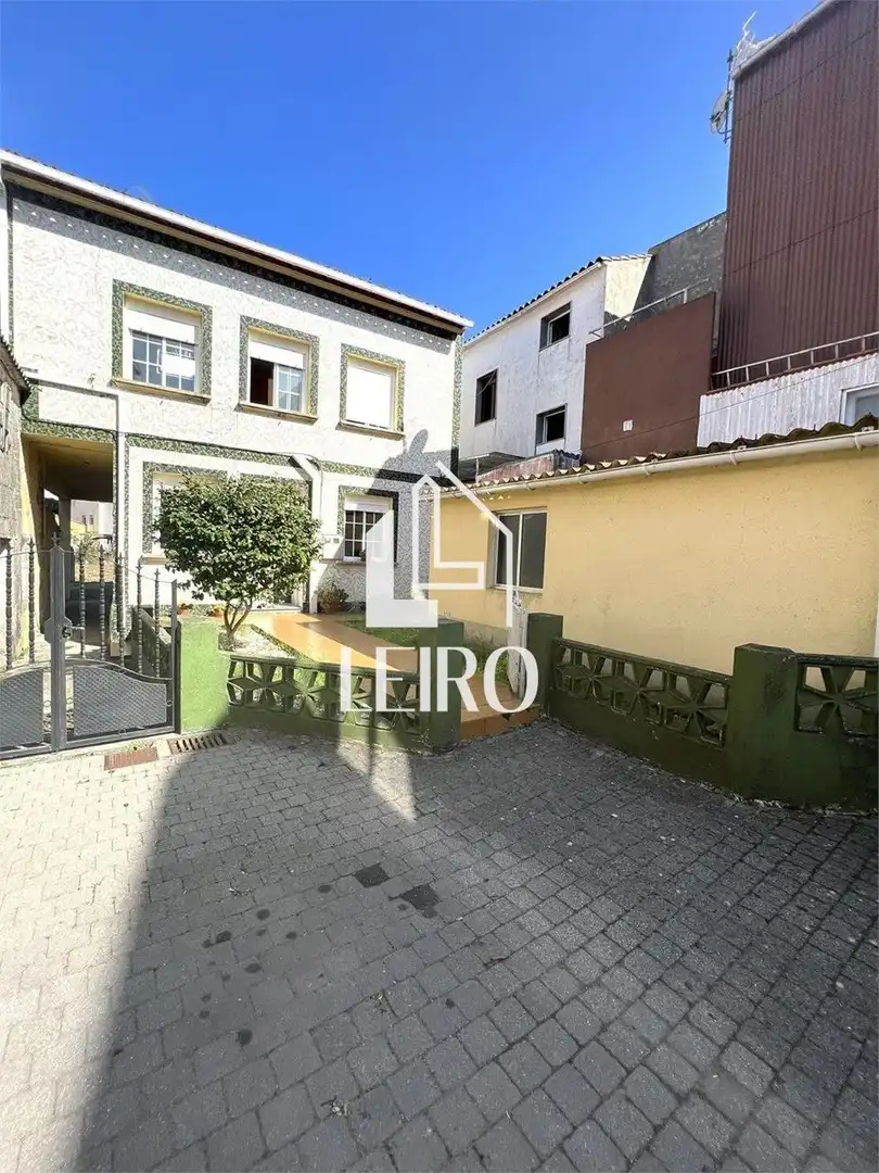 Außenansicht von Einfamilien-Reihenhaus zum Verkauf in A Illa de Arousa  mit Heizung, Privatgarten und Terrasse